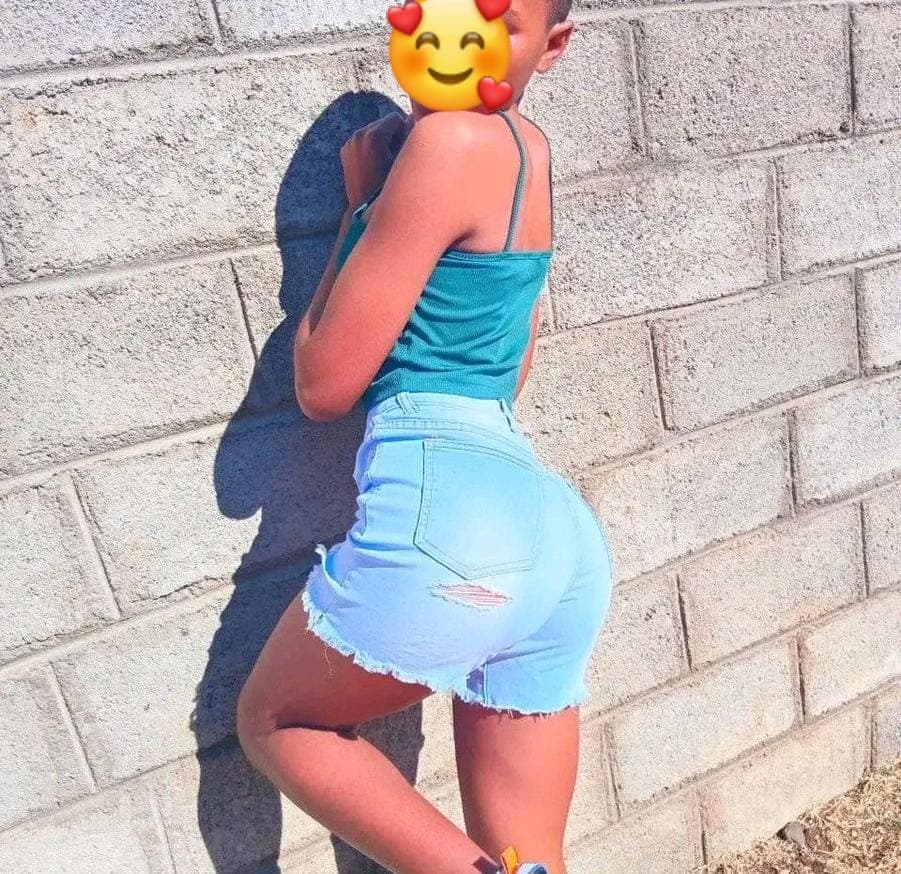 Leila, 23