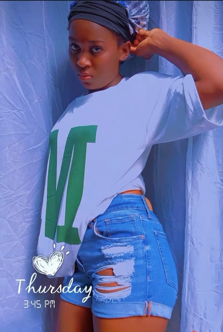 Carly, 23